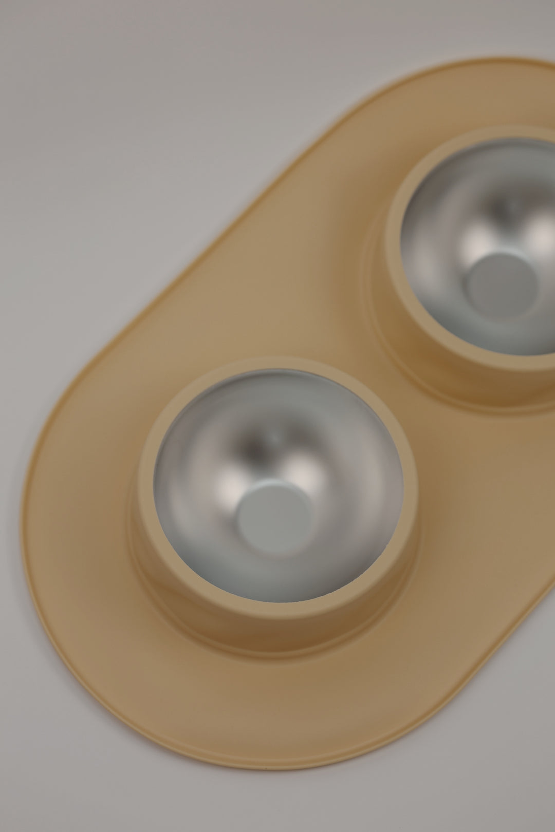 Bowls with silicone mat