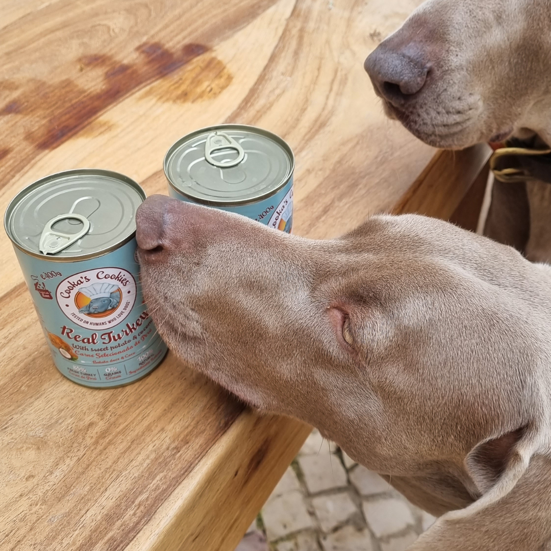 Cooka’s Cookies konservai su kalakutiena, saldžiosiomis bulvėmis, žirneliais ir kokosais (400 g.)