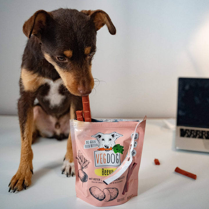 VEGDOG BEEVYS augaliniai skanėstai šunims su burokėliais ir buko dūmo aromatu (80 g.)